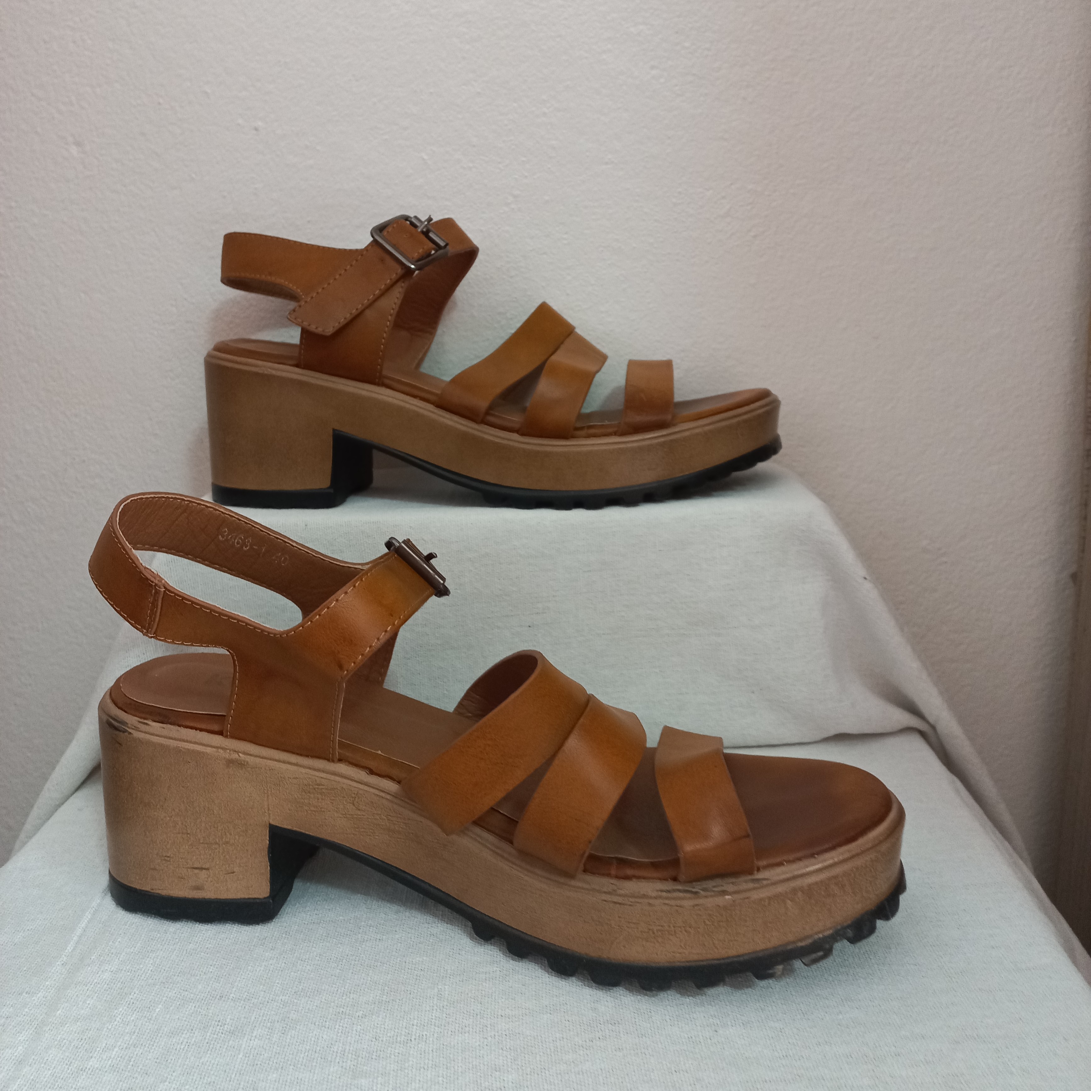 Sandalias Korium marrón