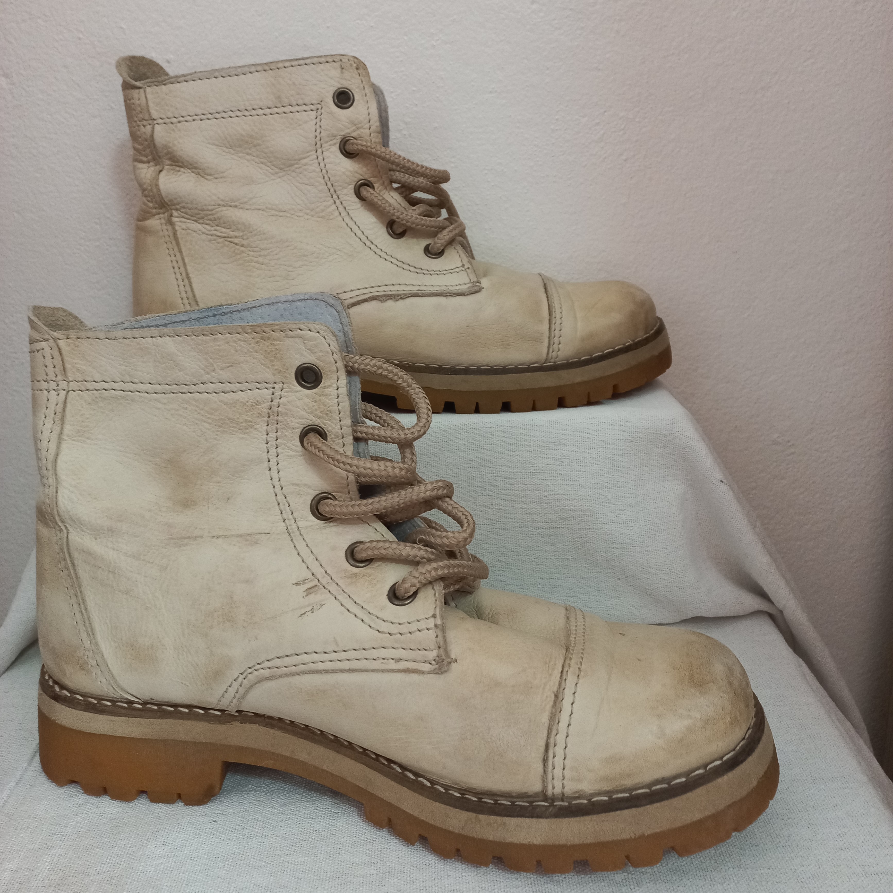 Botas de cuero beige